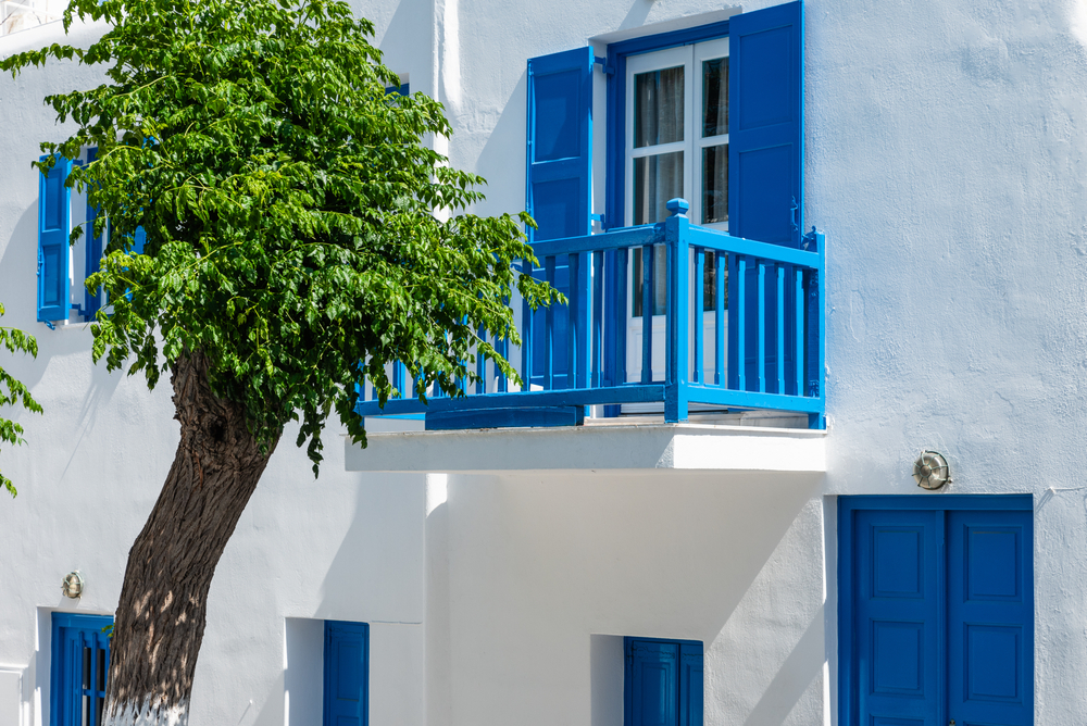 Le bleu et le blanc : les couleurs idéales pour se créer une déco grecque